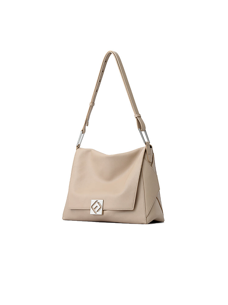 Stacked 牛皮革斜背袋與側揹袋