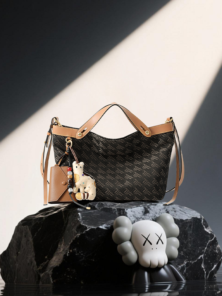 FION 織物鑲牛皮革搖搖袋