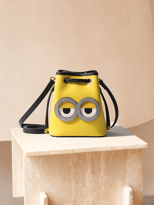 Minions 牛仔布配牛皮革斜揹袋