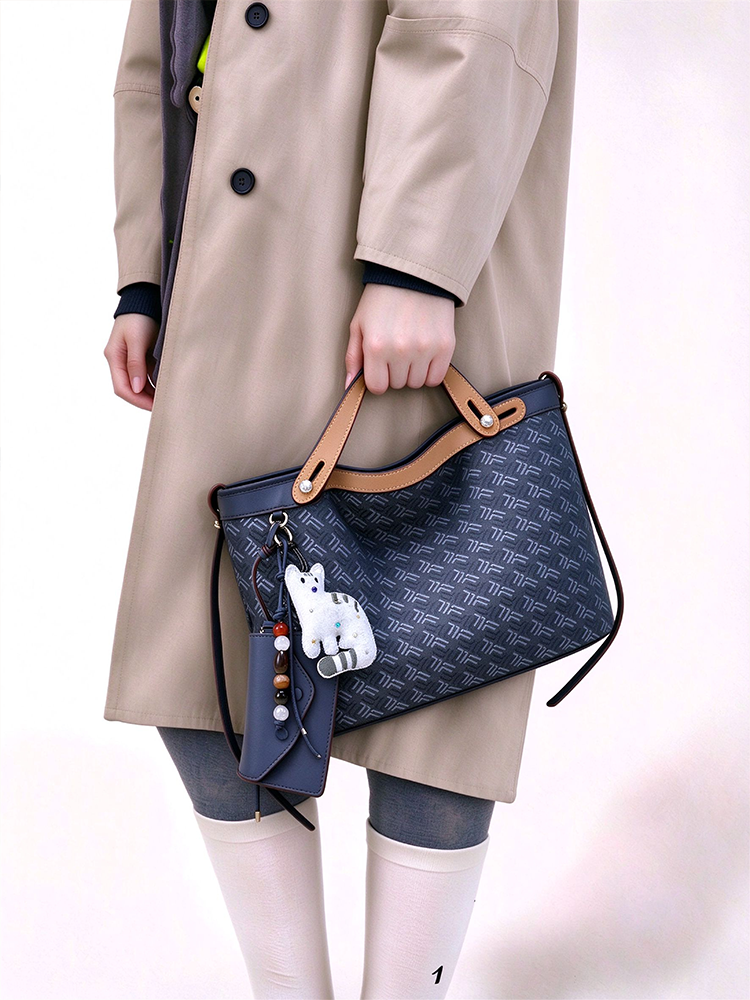 FION Y Island Jacquard with Leather Bag