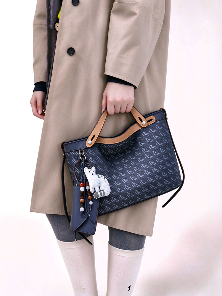 FION Y Island Jacquard with Leather Bag